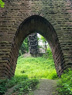 File:Nowa Ruda - czarny wiadukt 04.jpg