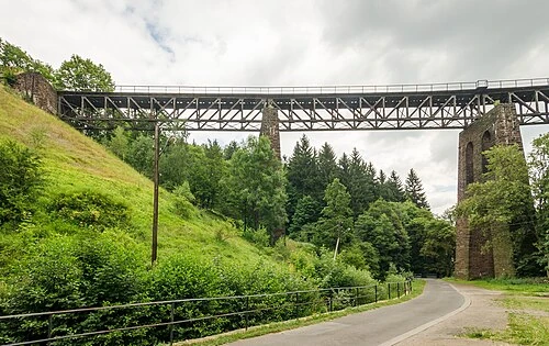 File:Nowa Ruda - czarny wiadukt 02.jpg