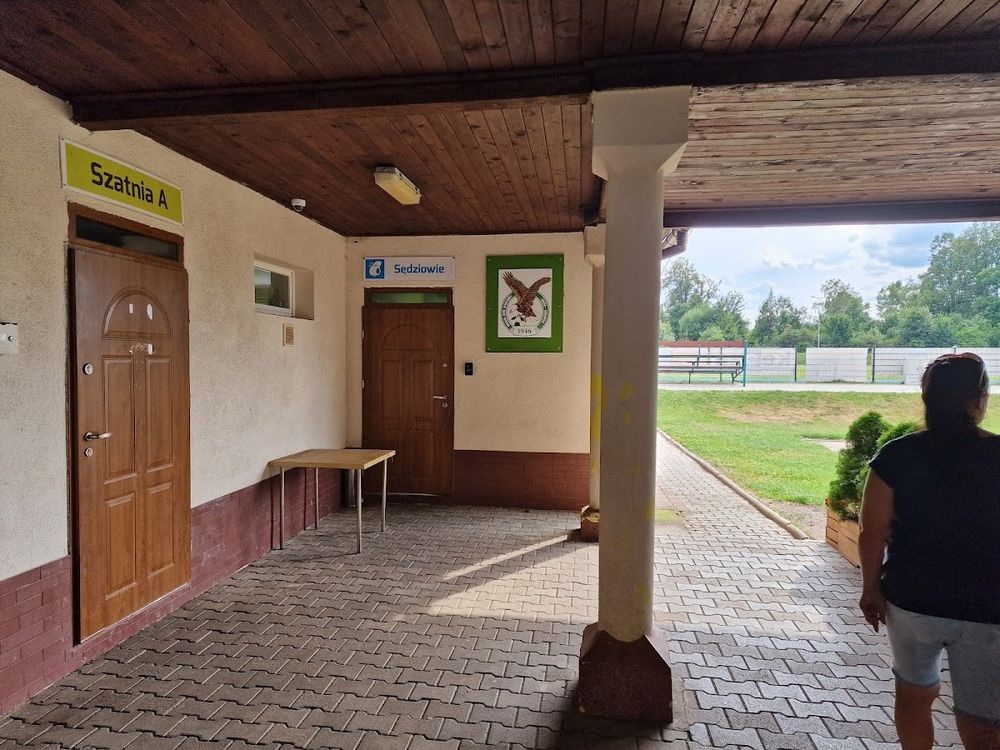 Stadion w Lubawce: Niebieska bieżnia z widokiem na szczyty Sudetów