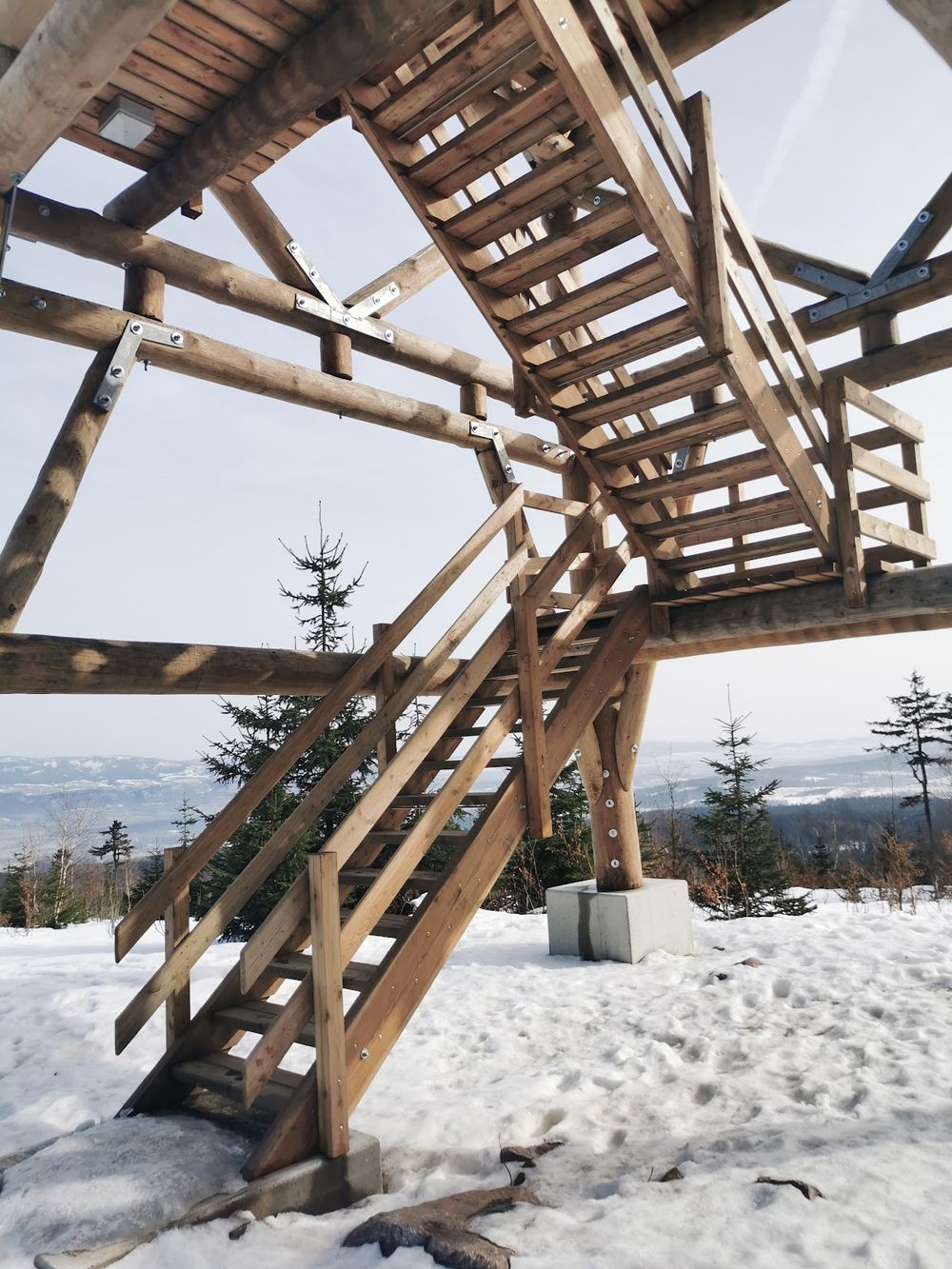 Zimowa wyprawa na koniec świata: Czerniec i jego drewniana korona