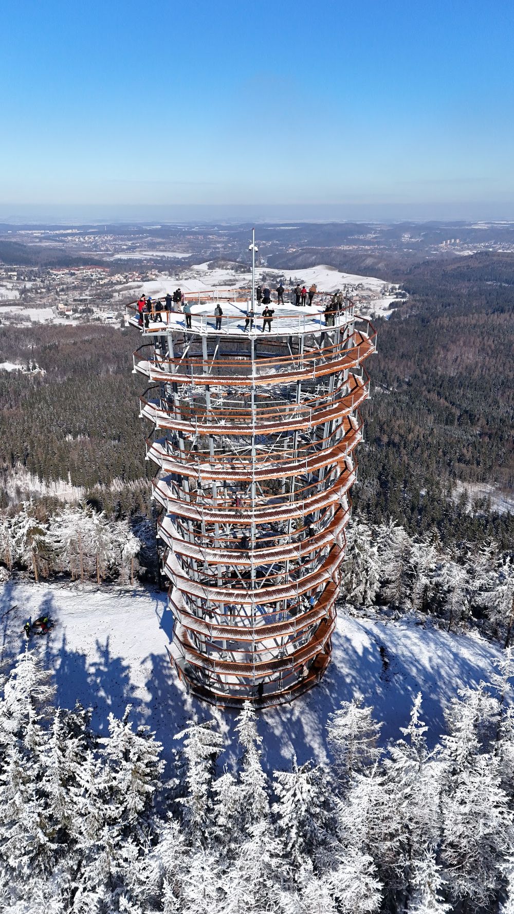 Wieża na Trójgarbie w zimowej szacie.