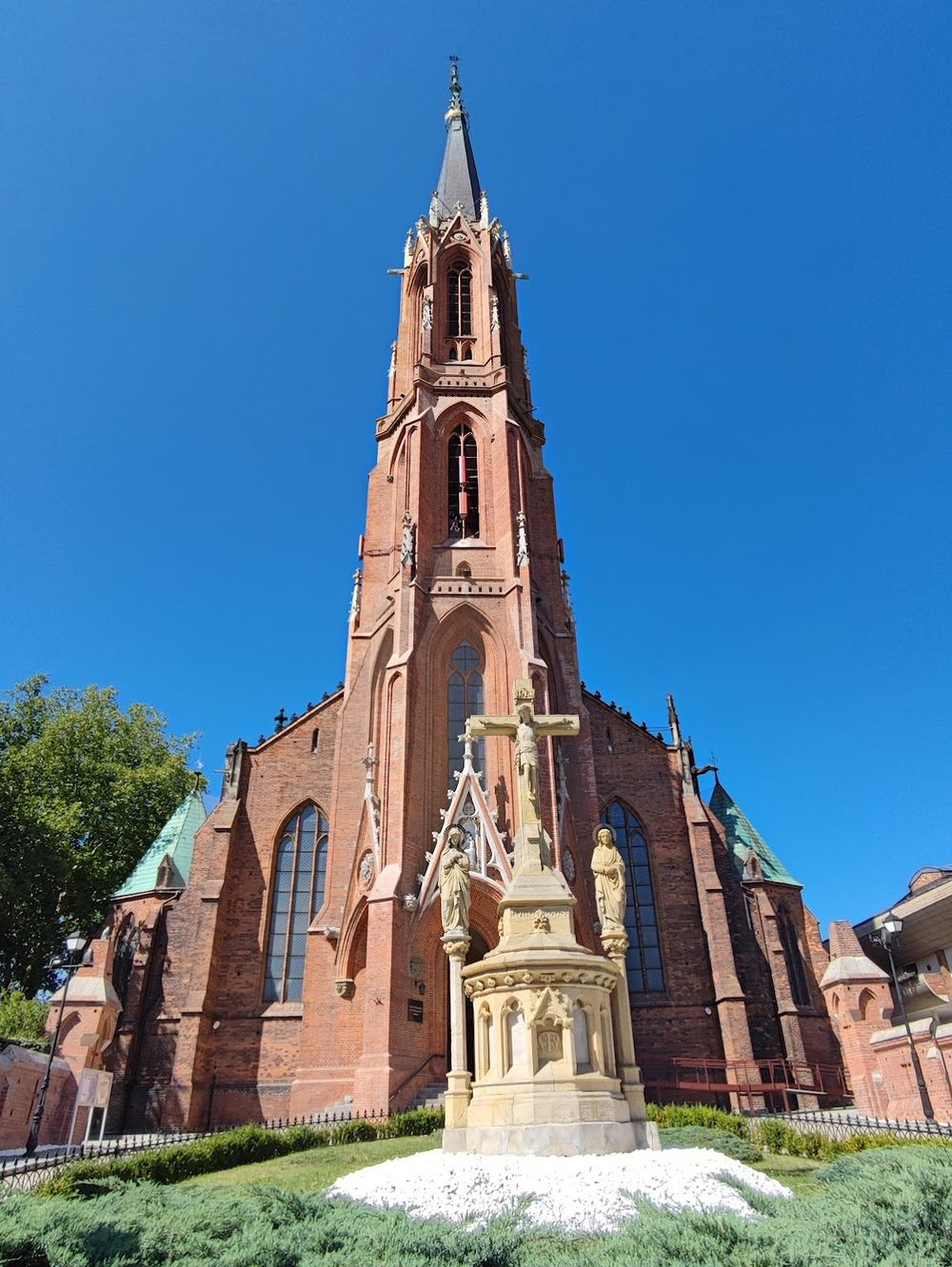 Kościół Wniebowzięcia NMP: Perła sakralna w cieniu historii