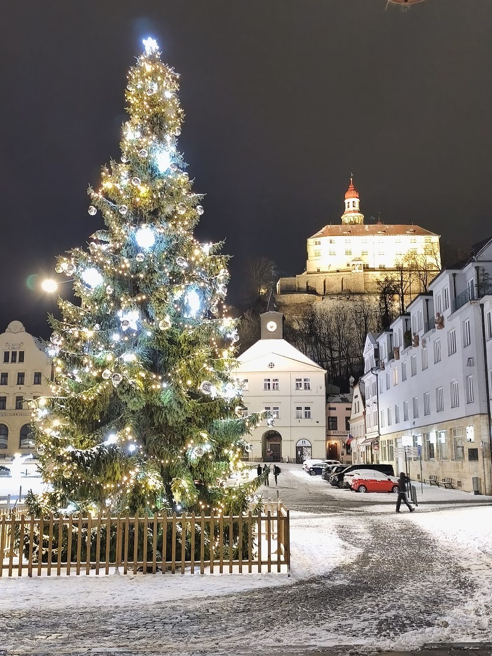 Informacja Turystyczna: Gdzie szukać pomocy i map w regionie?