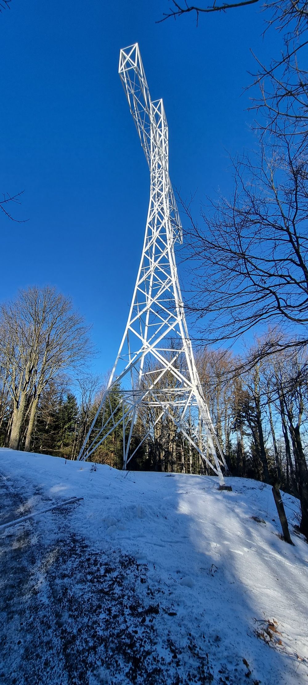 Wiata Turystyczna w Szczawnie-Zdroju: Idealny cel zimowego spaceru
