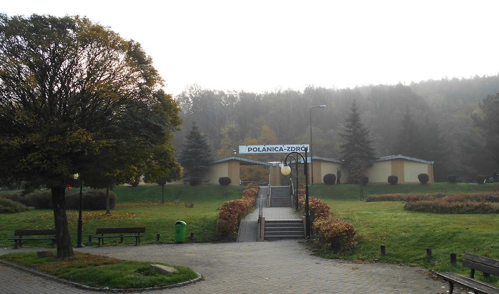 Polanica-Zdrój nocą: Spacer szlakiem iluminacji i historii