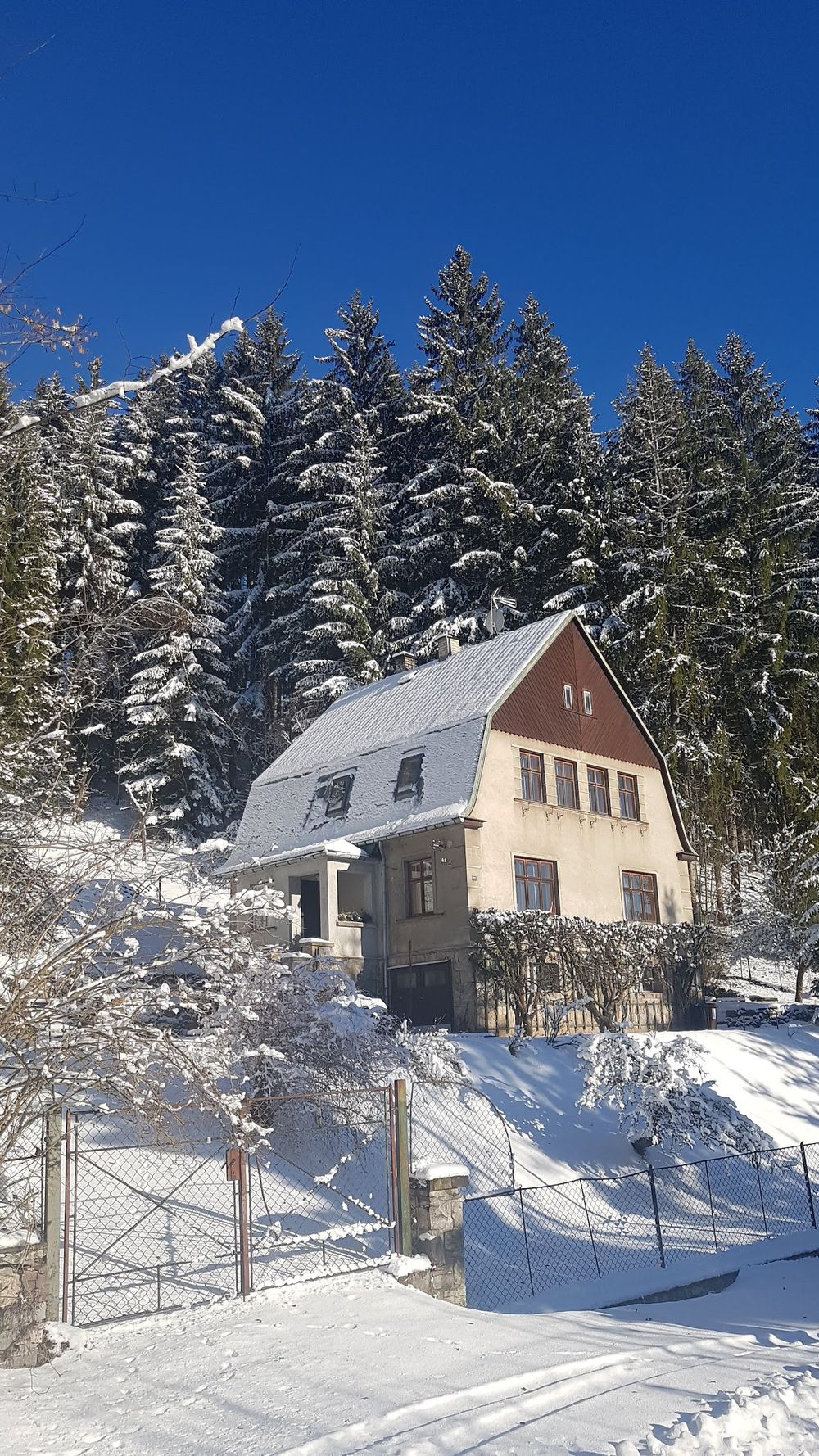 Bajkowa Muchomůrka: Architektoniczna ciekawostka Karkonoszy