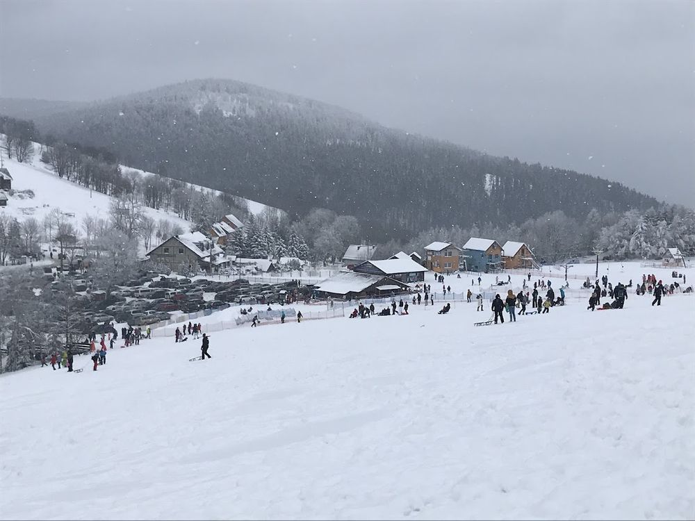 Kompleks Wyciągów Narciarskich Górnik: Rodzinne szusowanie w Rzeczce