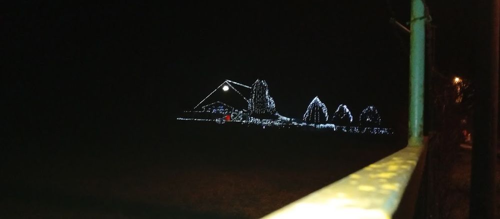 Osvětlený vánoční dům Jaroměř Josefov: Nastrojowa magia świąt czeskim stylem