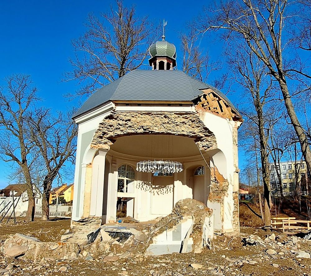 Barokowy klejnot bialskiego brzegu: Kaplica św. Onufrego w Stroniu Śląskim