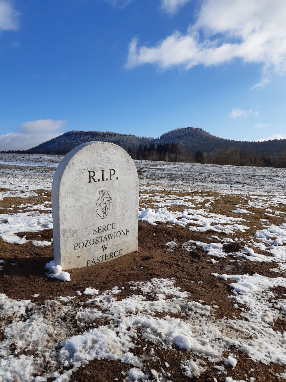 Schronisko Pasterka: Zimowy koniec świata, który musisz odwiedzić