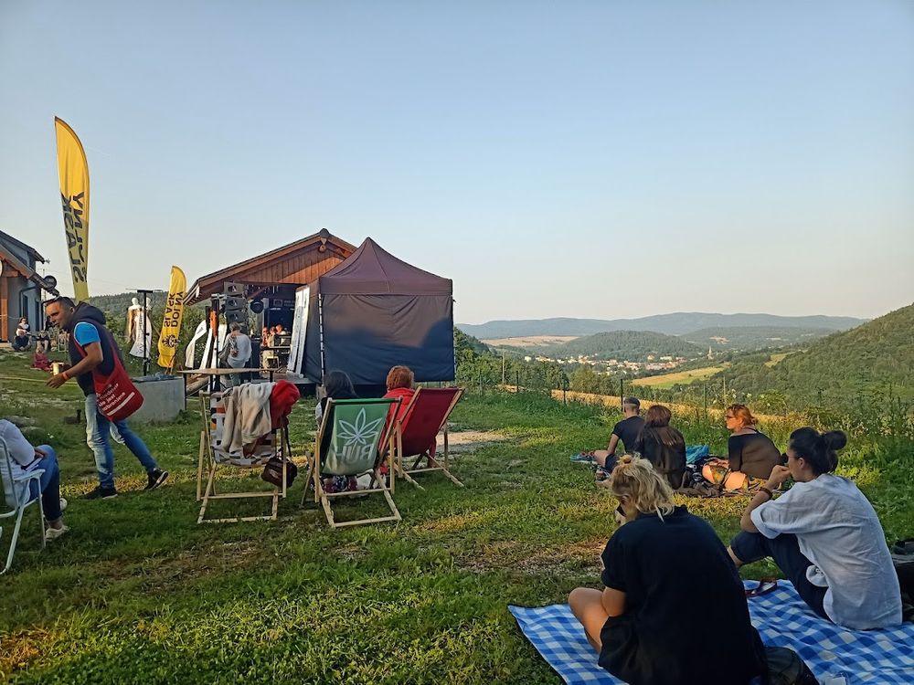 Zimowy widok z wiaty.