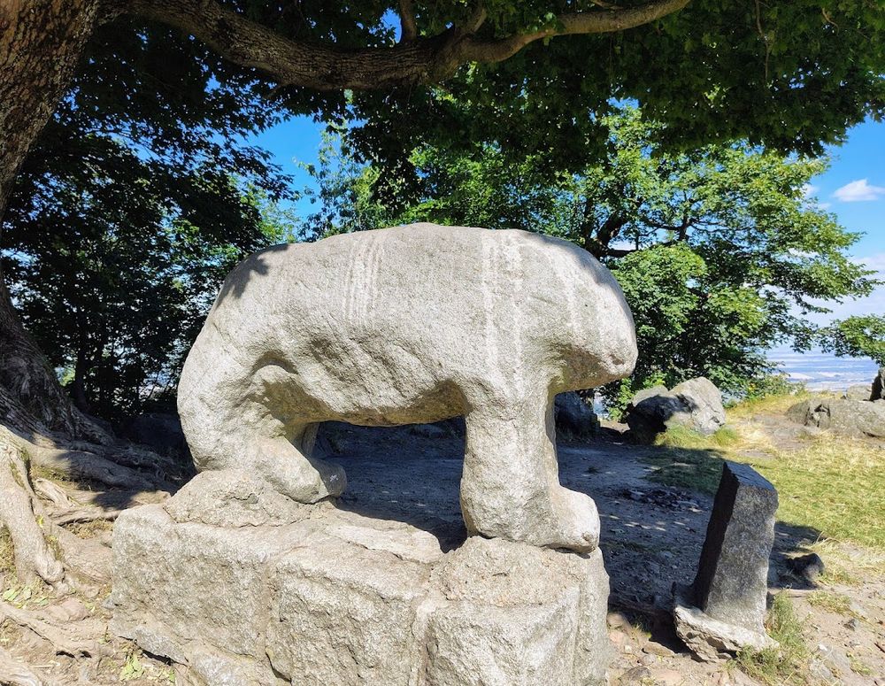 Figura zwierzęcia kultowego na Ślęży – symbol dawnych cywilizacji.