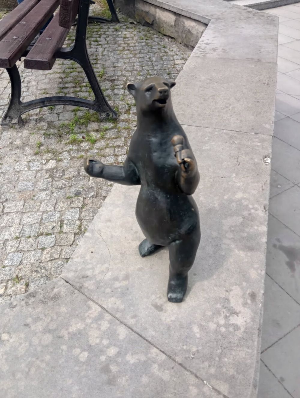 Niedźwiadek Polanicki: Symbol szczęścia i legendy uzdrowiska