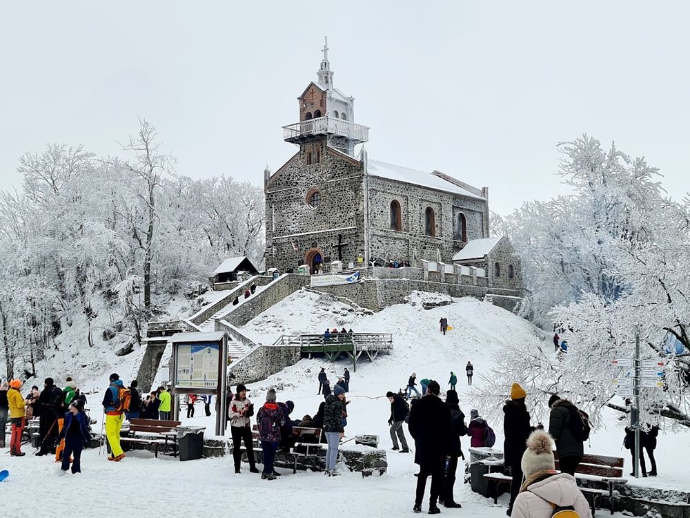 Dom Turysty na Ślęży: Historia w cieniu kultowej góry