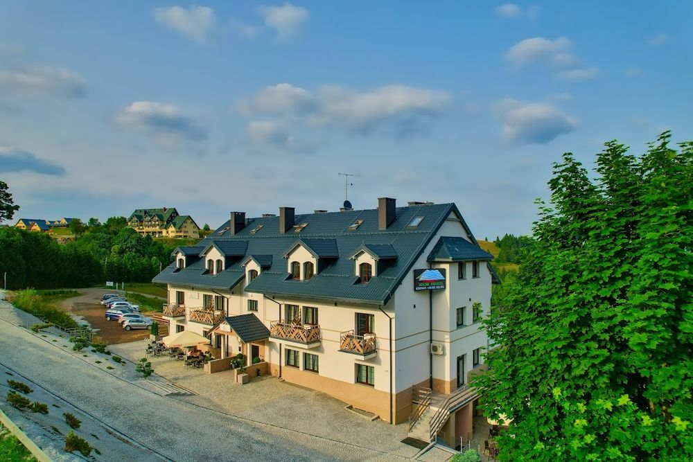 Skałka z zewnątrz.