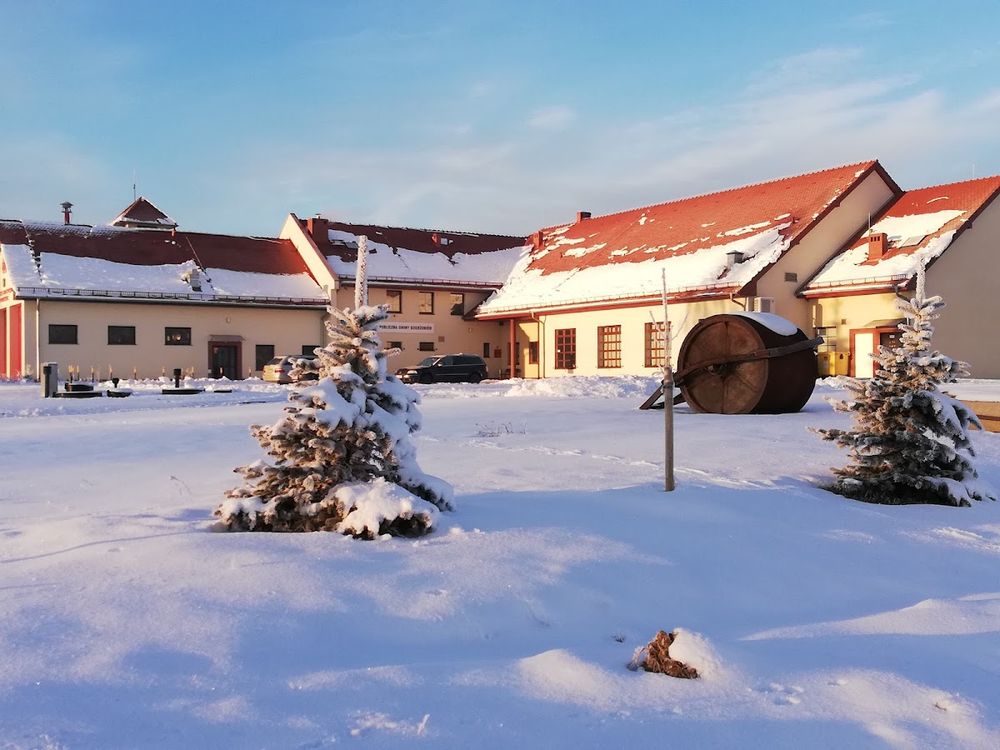 Zmodernizowany budynek biblioteki.