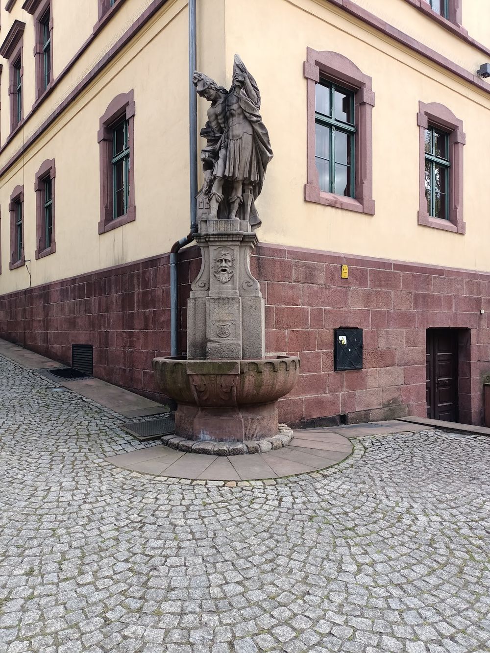 Ratusz w Nowej Rudzie: Perła architektury na zboczu