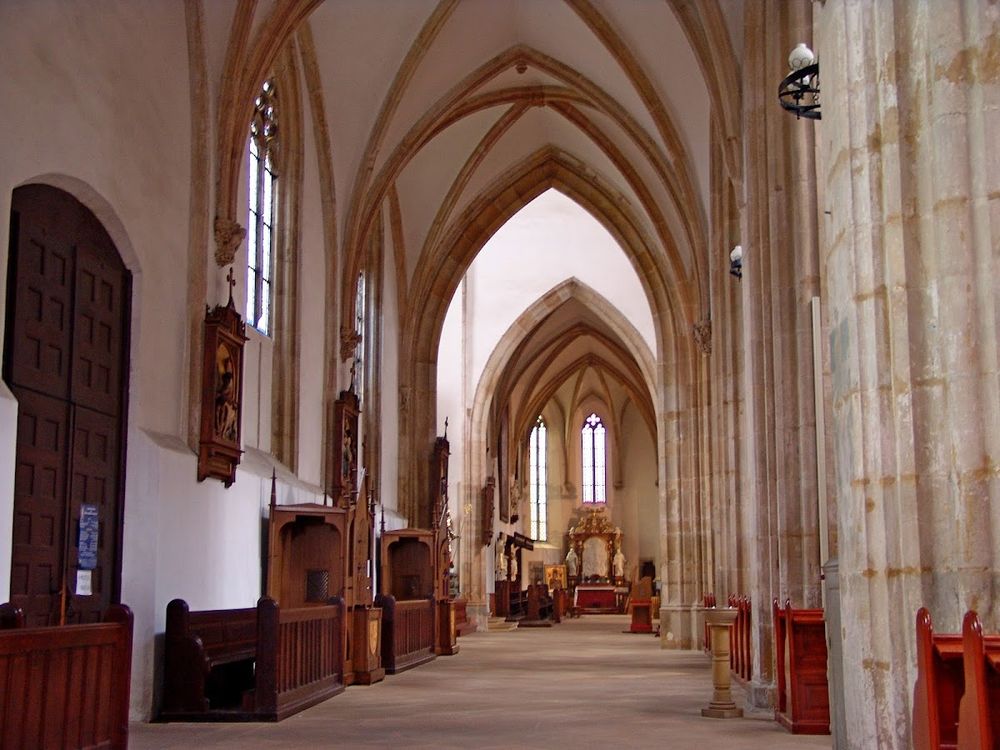 Monumentalne sklepienie bazyliki w Strzegomiu