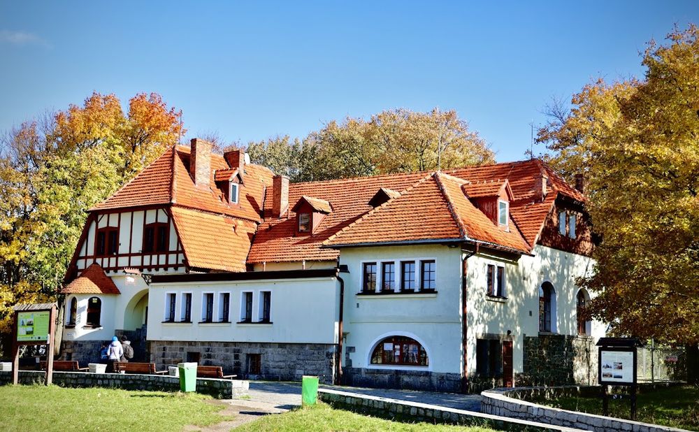 Dom Turysty PTTK na szczycie.