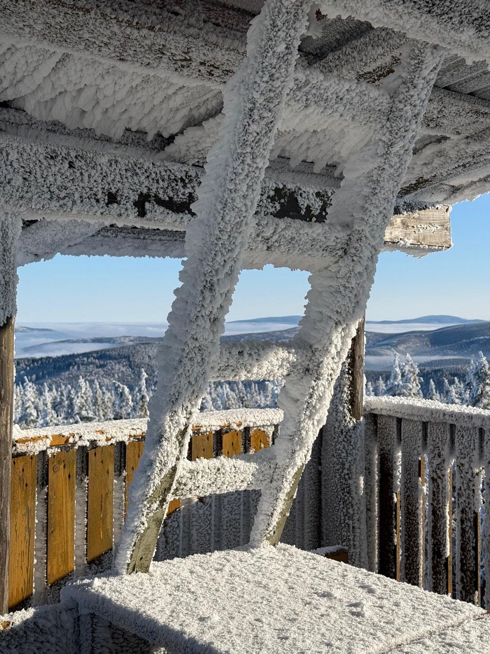 Oszroniona konstrukcja wieży na Czernicy.