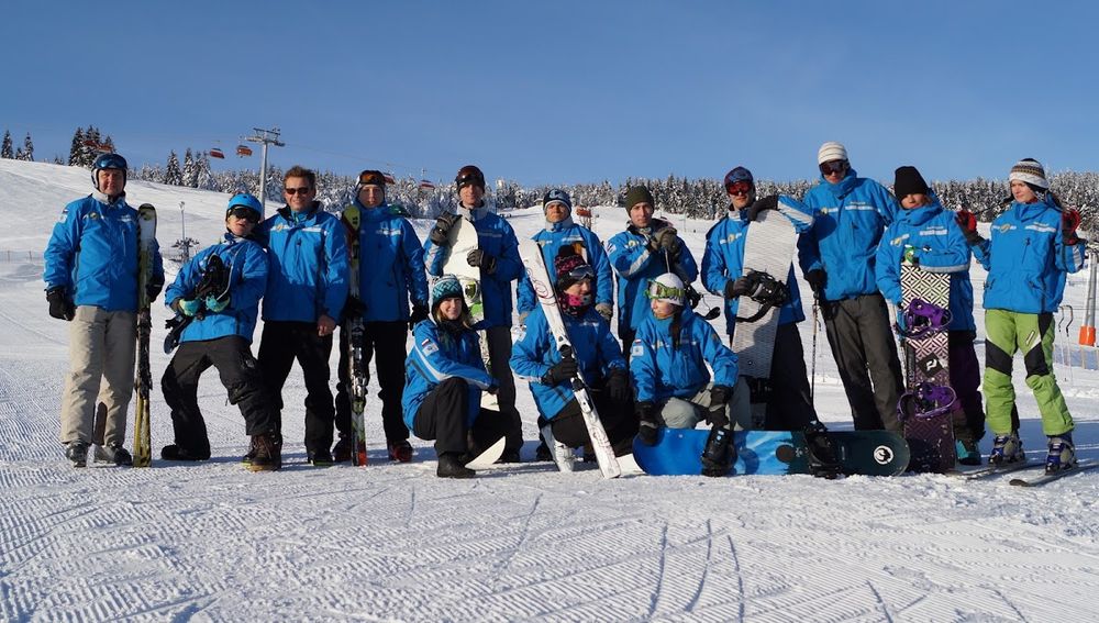 Malownicze schronisko i restauracja Bartuś w zimowej szacie.
