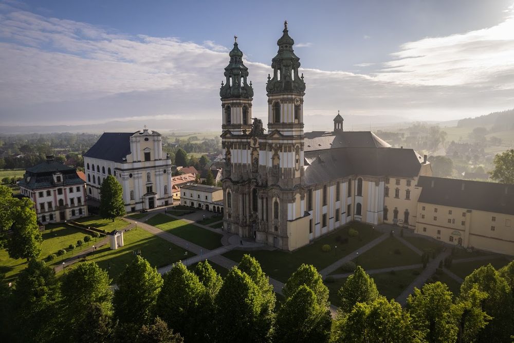 Europejska Perła Baroku - Krzeszów: Sanktuarium, które onieśmiela
