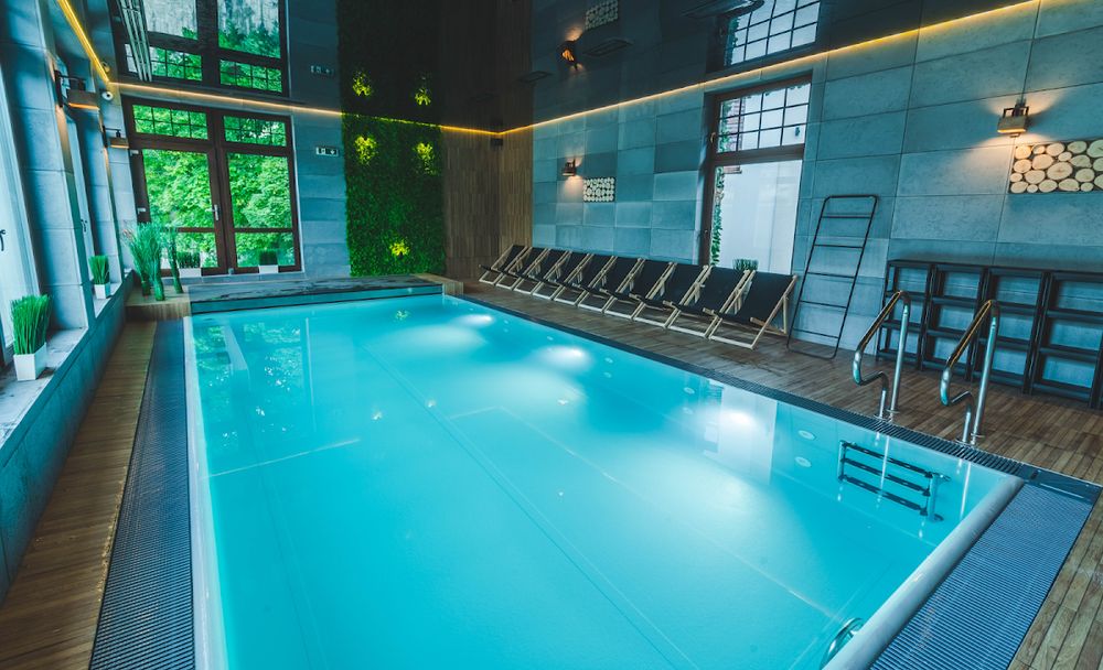 Kryty basen sportowy w hotelu Werona