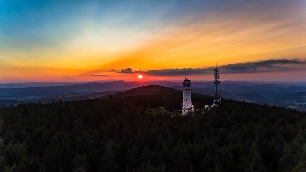  zachód słońca nad Górami Sowimi, widoczny ze zboczy Wielkiej Sowy.