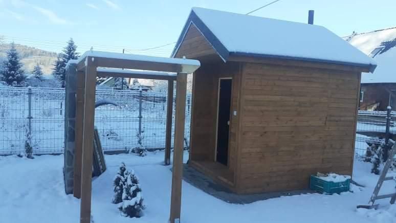 Domki przy Skarpie: Kameralny wypoczynek w cieniu gór