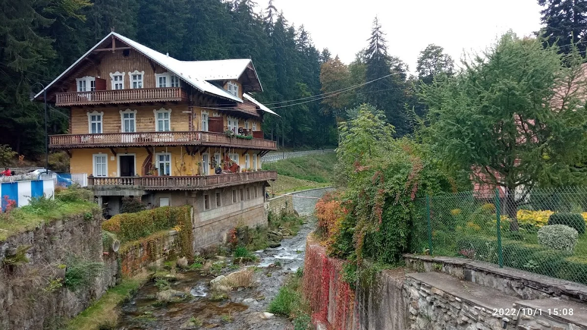 Zespól budynków o konstrukcji ryglowej.